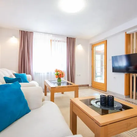 Beautiful 6bdr Holiday Nest Appartement *
